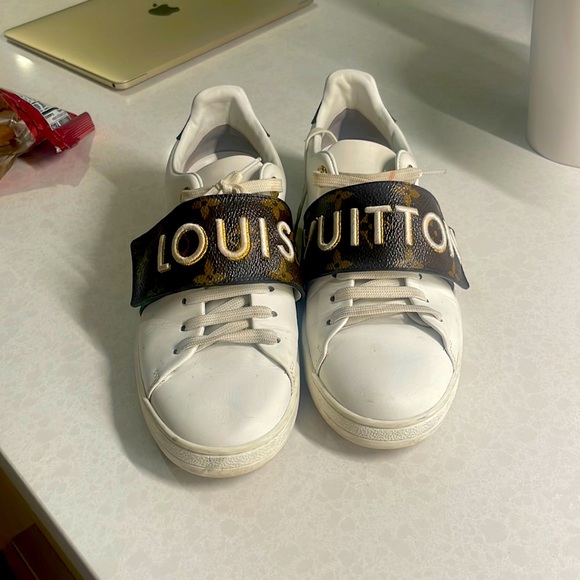 Lv sneakers - Picture 1 of 9